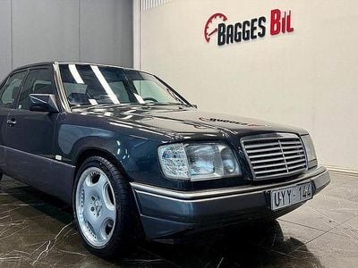 Svart Begagnad 1993 Mercedes E400 Sedan | 289 000 kr