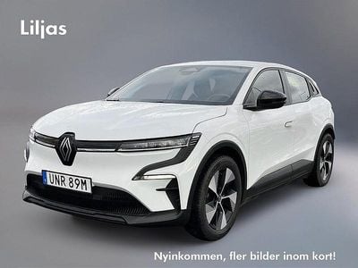 Vit Begagnad 2022 Renault Mégane IV Evolution Halvkombi | 219 900 kr (Marknadspris)