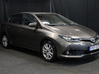 Begagnad Toyota Auris Hybrid Active 136 HK (100 kW) 2017 Grå Halvkombi