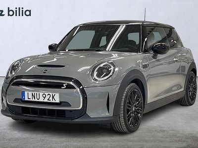 Begagnad Mini Cooper Essential 135 kW (184 HK) 2022 Moonwalk grey met Halvkombi