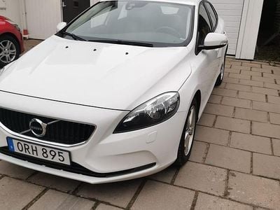 Begagnad 2017 Volvo V40 Halvkombi | 119 000 kr (Marknadspris)