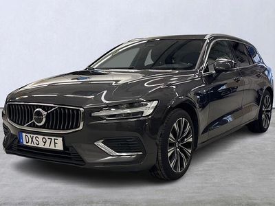 Grå Begagnad 2022 Volvo V60 Core Kombi | 324 900 kr (Marknadspris)