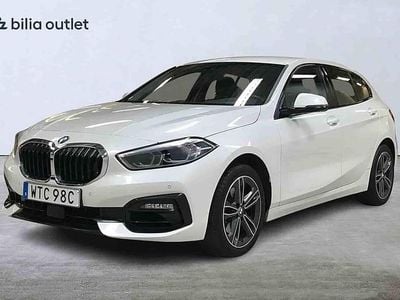 Vit Begagnad 2020 BMW 118 Halvkombi | 189 900 kr (Marknadspris)