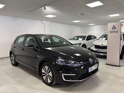 Svart Begagnad 2020 VW e-Golf Halvkombi | 149 900 kr (Marknadspris)
