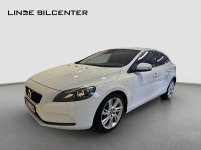 Begagnad Volvo V40 122 HK (89 kW) 2017 Vit Halvkombi