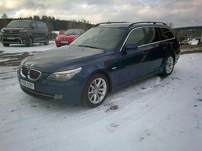 Begagnad BMW 523 190 HK (139 kW) 2007 Blå Kombi