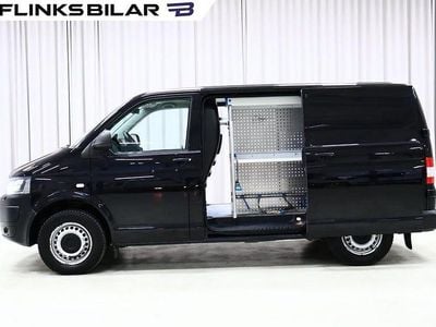 Deep black pärleffekt Begagnad 2015 VW T6 Van | 139 800 kr (Marknadspris)
