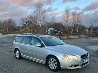 Begagnad Volvo V70 R-Design 230 HK (169 kW) 2012 Metallic grå Kombi