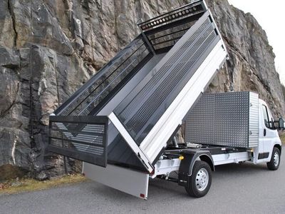 Vit Begagnad 2024 Peugeot Boxer Van | 623 750 kr