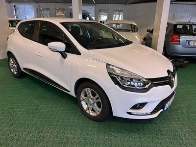 Vit Begagnad 2019 Renault Clio IV Zen Halvkombi | 94 900 kr (Marknadspris)
