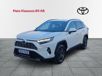 Vit Begagnad 2023 Toyota RAV4 Hybrid Executive SUV | 399 000 kr (Marknadspris)