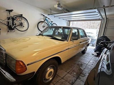 Begagnad Mercedes 230 109 HK (80 kW) 1979