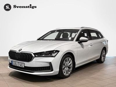 Vit Begagnad 2025 Skoda Superb Selection Kombi | 419 000 kr (Lite dyr)