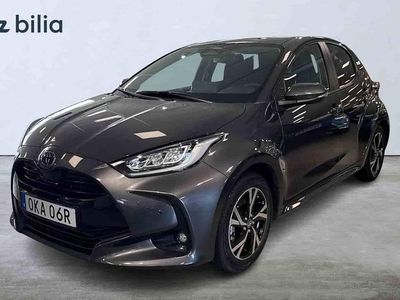 Grå Begagnad 2025 Toyota Yaris Hybrid Halvkombi | 269 900 kr
