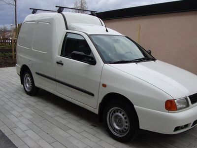 begagnad VW Caddy 1.6/bensin/lågmil/manuell