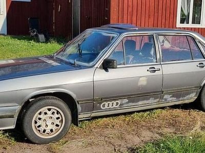 Grå metallic Begagnad 1982 Audi 100 Sedan | 15 000 kr