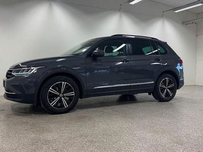 Grå Begagnad 2022 VW Tiguan SUV | 259 900 kr (Marknadspris)