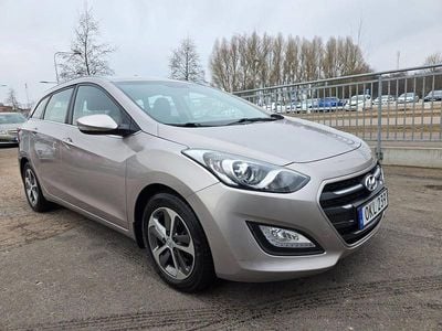 Begagnad Hyundai i30 Comfort 110 HK (80 kW) 2017 Brun Kombi