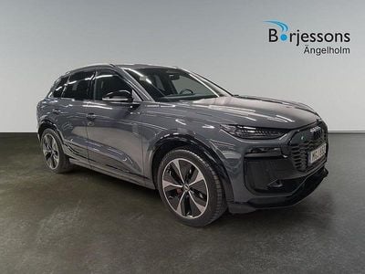 Grå Begagnad 2024 Audi Q6 e-tron S-Line SUV | 899 000 kr (Marknadspris)