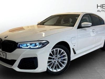 Vit Begagnad 2021 BMW 530 M Sport Sedan | 429 900 kr