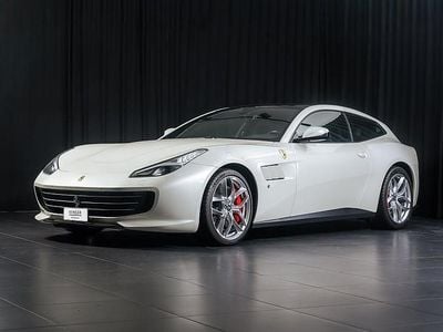 Vit Begagnad 2017 Ferrari GTC4Lusso Kombi | 1 859 000 kr