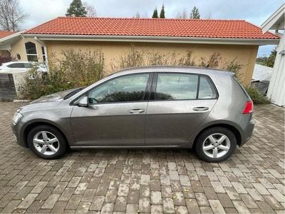 Grå Begagnad 2015 VW Golf VII Halvkombi | 129 000 kr (Marknadspris)
