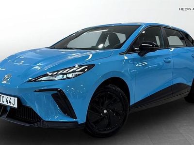 Begagnad MG MG4 EV 125 kW (170 HK) 2023 Blå (white) Halvkombi
