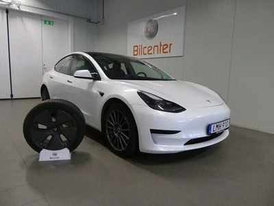 Begagnad Tesla Model 3 Standard Range Plus 239 kW (325 HK) 2021 Vit Sedan