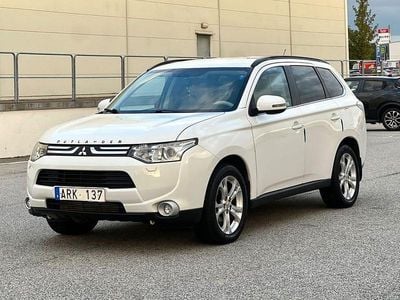 Begagnad Mitsubishi Outlander 150 HK (110 kW) 2014 Vit SUV