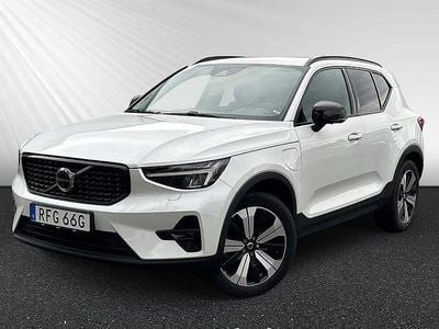 Vit Begagnad 2022 Volvo XC40 Plus SUV | 319 900 kr (Marknadspris)