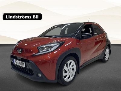 Röd Begagnad 2022 Toyota Aygo X Pulse SUV | 194 900 kr (Marknadspris)