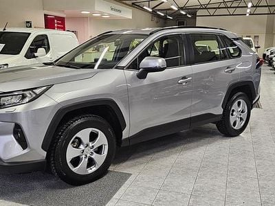 Silver Begagnad 2022 Toyota RAV4 Hybrid Active SUV | 359 000 kr (Bra pris)