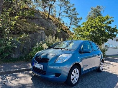 Grå Begagnad 2006 Toyota Yaris Halvkombi | 34 500 kr (Marknadspris)