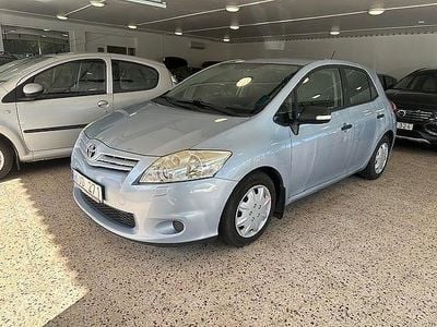 Begagnad Toyota Auris Life 90 HK (66 kW) 2010 Ljusblå Halvkombi