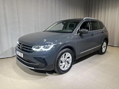 Grå Begagnad 2023 VW Tiguan Elegance SUV | 349 900 kr (Marknadspris)