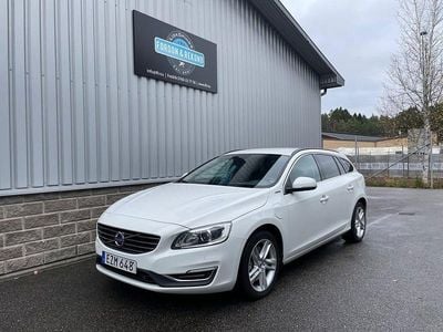 Begagnad Volvo V60 Momentum 231 HK (169 kW) 2017 Vit Kombi