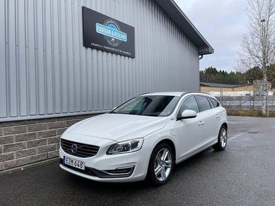Vit Begagnad 2017 Volvo V60 Momentum Kombi | 169 900 kr (Marknadspris)