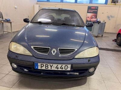 Begagnad 2000 Renault Mégane Halvkombi | 5 000 kr