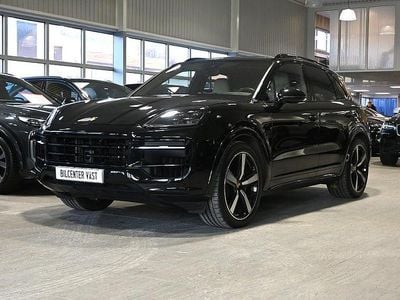 Svart Begagnad 2023 Porsche Cayenne SUV | 1 049 000 kr (Marknadspris)