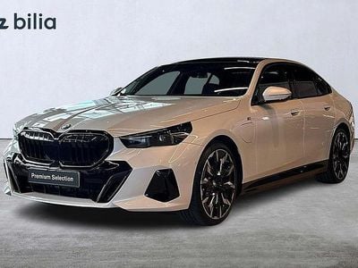 Vit Begagnad 2025 BMW 530e Sedan | 739 900 kr