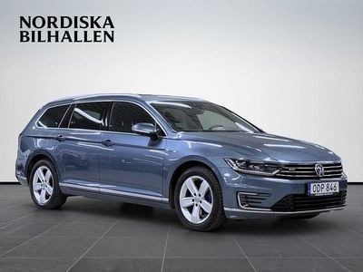 Blå Begagnad 2016 VW Passat GTE Kombi | 149 795 kr (Marknadspris)