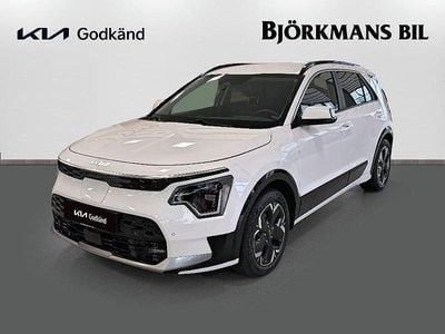 Vit (/swp/ snow white pearl m) Begagnad 2023 Kia e-Niro Advance SUV | 344 900 kr (Dyr)