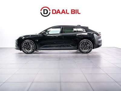 Begagnad Zeekr 001 400 kW (544 HK) 2023 Svart Halvkombi