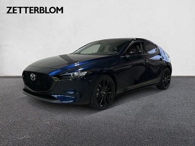 Jet black mica (41w) Ny 2025 Mazda 3 Nagisa Kombi | 355 600 kr (Lite dyr)