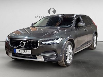 Mörkgrå (grå) Begagnad 2018 Volvo V90 CC Momentum Kombi | 259 900 kr (Marknadspris)