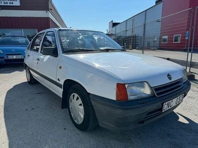 Vit Begagnad 1990 Opel Kadett Halvkombi | 28 415 kr