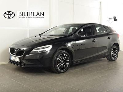 Svart Begagnad 2017 Volvo V40 Momentum Kombi | 174 800 kr (Marknadspris)
