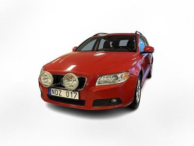 Begagnad Volvo V70 Momentum 165 HK (121 kW) 2013 Röd Kombi