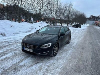 Begagnad Volvo V60 Momentum 136 HK (100 kW) 2014 Svart Kombi