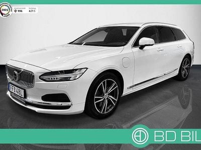 Vit Begagnad 2022 Volvo V90 Momentum Kombi | 319 900 kr (Marknadspris)